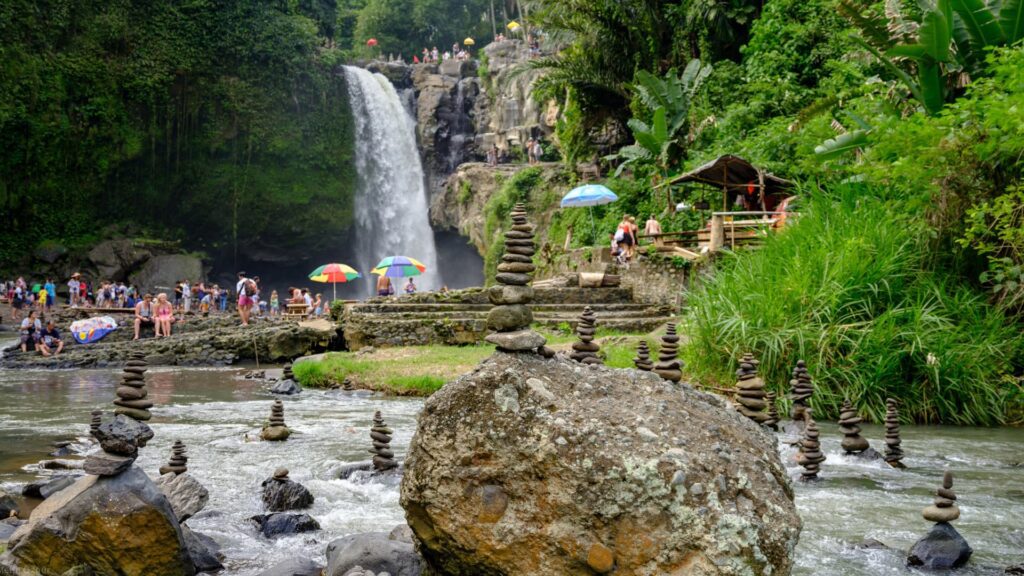 Cascada de Tegenungan , en la ciudad de Ubud. Bali, Indonesia