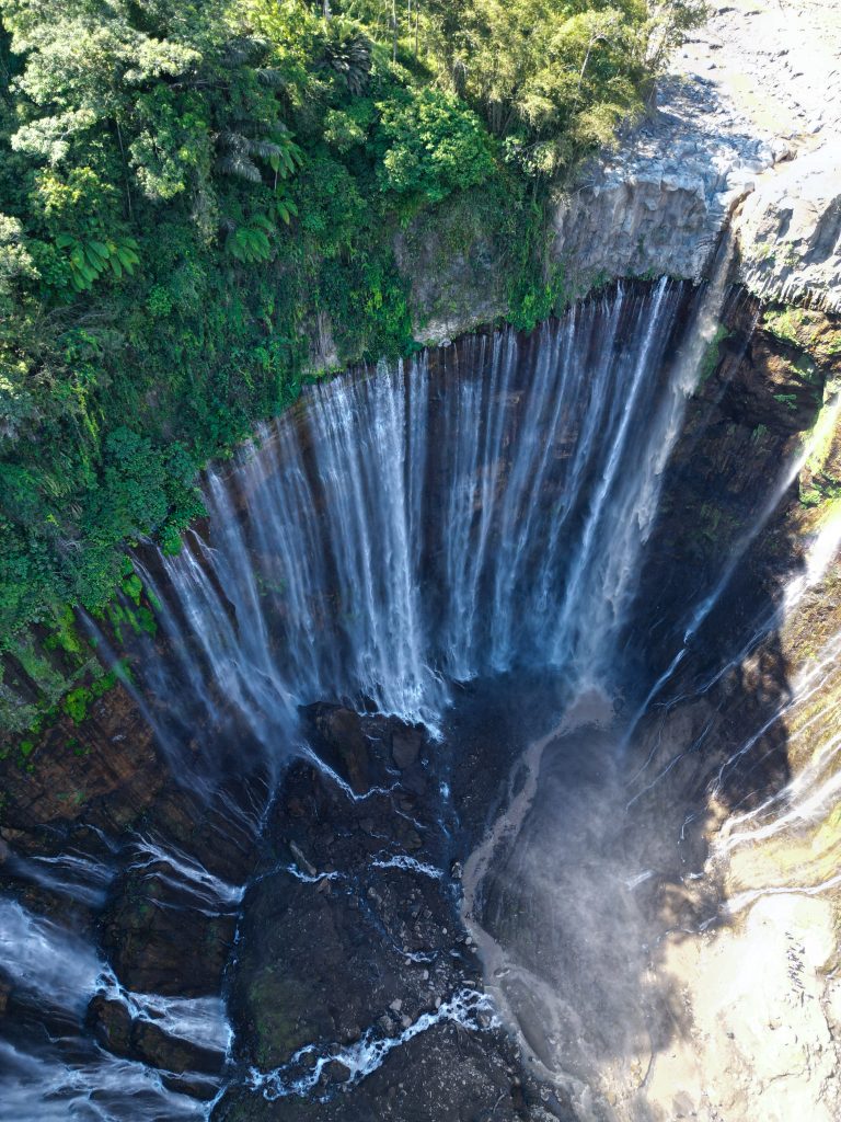 Cascadas Tumpak sewu desde arriba, en East Java, Indonesia