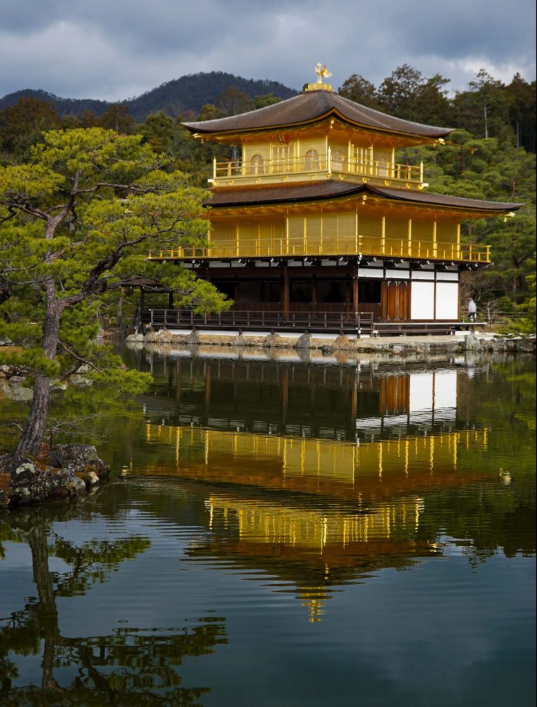 TEMPLO KINKAKUJI Reflejado en el lago