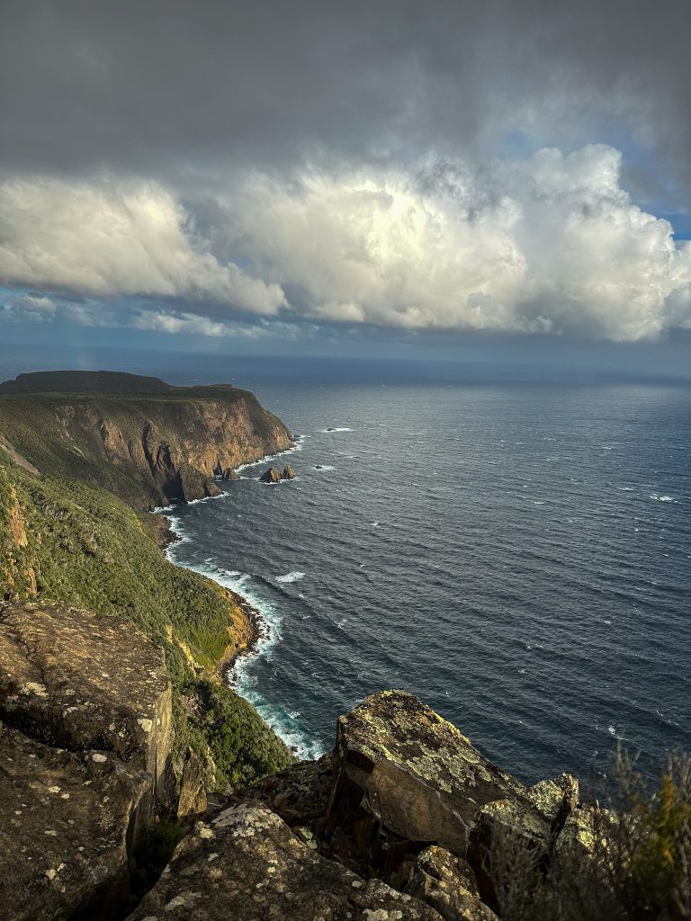 Acantilado en Tasman National Park, Tasmania, Australia