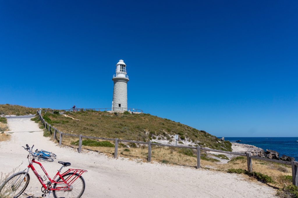 Faro de rottnes island