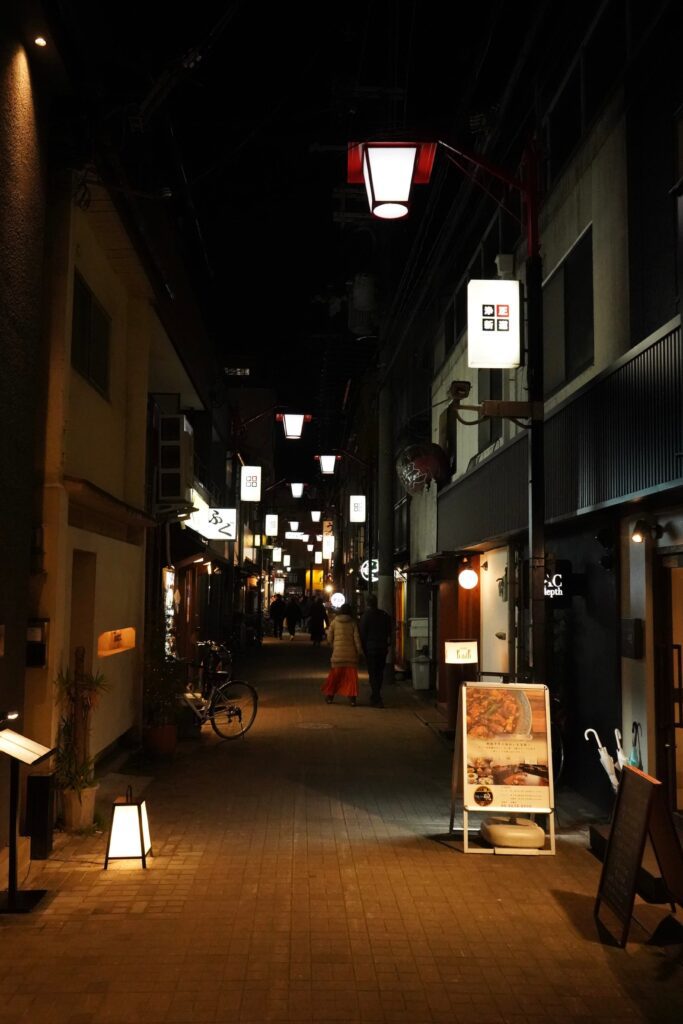 Calles de Kyoto por la noche, Japan